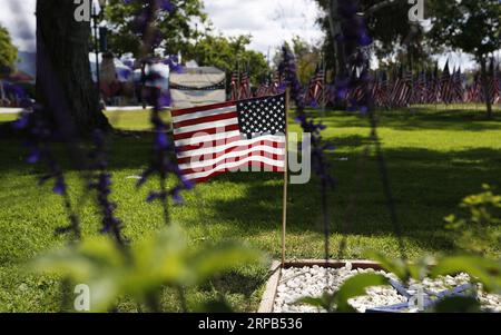 (190528) -- LOS ANGELES, May 28, 2019 (Xinhua) -- Flags are seen at a park on Memorial Day to honor fallen soldiers in Los Angeles, the United States, on May 27, 2019. (Xinhua/Li Ying) U.S.-LOS ANGELES-MEMORIAL DAY-COMMEMORATION PUBLICATIONxNOTxINxCHN Stock Photo