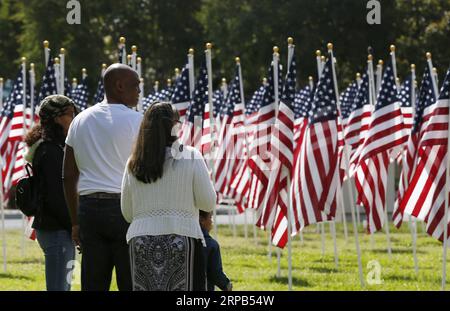 (190528) -- LOS ANGELES, May 28, 2019 (Xinhua) -- People gather at a park on Memorial Day to honor fallen soldiers in Los Angeles, the United States, on May 27, 2019. (Xinhua/Li Ying) U.S.-LOS ANGELES-MEMORIAL DAY-COMMEMORATION PUBLICATIONxNOTxINxCHN Stock Photo