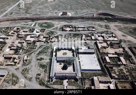 (190528) -- JINGTAI, May 28, 2019 (Xinhua) -- Aerial photo taken on May 28, 2019 shows a view of the Yongtai ancient city in Jingtai County of Baiyin, northwest China s Gansu Province. Construction of the Yongtai ancient city began in the early 17th century and the complex used to be a military fortress. Girdled by 12-meter wall structures totaling 1.7 kilometers in length, the Yongtai ancient city looks like a turtle when seen from above and is thus dubbed the turtle city . In 2006, it was listed as a state-level key cultural relics protection unit. (Xinhua/Ma Ning) CHINA-GANSU-YONGTAI-ANCIEN Stock Photo