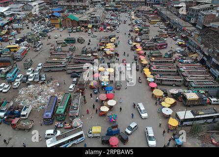 (190603) -- SRINAGAR, June 3, 2019 (Xinhua) -- Aerial photo taken on June 3, 2019 shows people shopping at a market in preparation of Eid al-Fitr festival in Aanatnag town, about 55 km south of Srinagar city, the summer capital of Indian-controlled Kashmir. (Xinhua/Javed Dar) KASHMIR-SRINAGAR-EID AL-FITR-PREPARATION PUBLICATIONxNOTxINxCHN Stock Photo