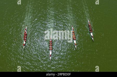 (190605) -- CHENGMAI, June 5, 2019 (Xinhua) -- Participants compete in a dragon boat race in Chengmai, a county in south China s Hainan Province, on June 5, 2019. Twenty-eight teams from all over the country took part in the event to mark the Chinese traditional Dragon Boat Festival. (Xinhua/Guo Cheng) (SP)CHINA-HAINAN-CHENGMAI-DRAGON BOAT RACE PUBLICATIONxNOTxINxCHN Stock Photo