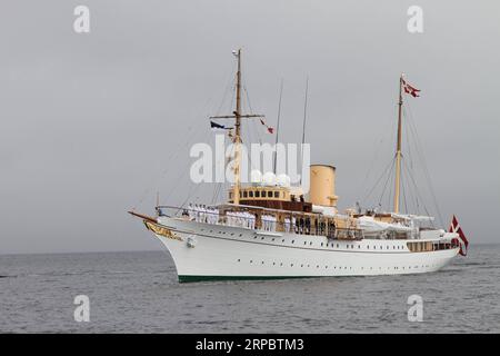 (190615) -- TALLINN, June 15, 2019 (Xinhua) -- The royal yacht Dannebrog taking Danish Queen Margrethe II to Estonia enters the water area near Tallinn, capital of Estonia, on June 15, 2019. Estonian President Kersti Kaljulaid Saturday welcomed here the Queen of Denmark who is on a two-day visit to Estonia to strengthen bilateral relations. (Xinhua/Guo Chunju) ESTONIA-TALLINN-DENMARK-QUEEN-VISIT PUBLICATIONxNOTxINxCHN Stock Photo