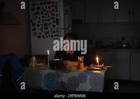 (190617) -- BEIJING, June 17, 2019 -- A resident lights candles during a massive blackout in Buenos Aires, Argentina, June 16, 2019. ) XINHUA PHOTOS OF THE DAY MartinxZabala PUBLICATIONxNOTxINxCHN Stock Photo