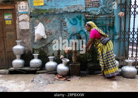 Dhaka, Dhaka, Bangladesh. 4th Sep, 2023. A woman collects drinking water from a deep tubewell on a street in Dhaka, Bangladesh. Safe drinking water is a regular crisis in the downtown areas of the city. About 80% of Dhaka city's total water demands are met through groundwater extraction with groundwater levels depleting at a rate of 2-3 meters per year, quickly exhausting this resource. Credit: ZUMA Press, Inc./Alamy Live News Stock Photo