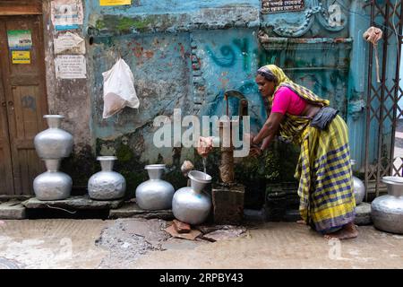 Dhaka, Dhaka, Bangladesh. 4th Sep, 2023. A woman collects drinking water from a deep tubewell on a street in Dhaka, Bangladesh. Safe drinking water is a regular crisis in the downtown areas of the city. About 80% of Dhaka city's total water demands are met through groundwater extraction with groundwater levels depleting at a rate of 2-3 meters per year, quickly exhausting this resource. Credit: ZUMA Press, Inc./Alamy Live News Stock Photo