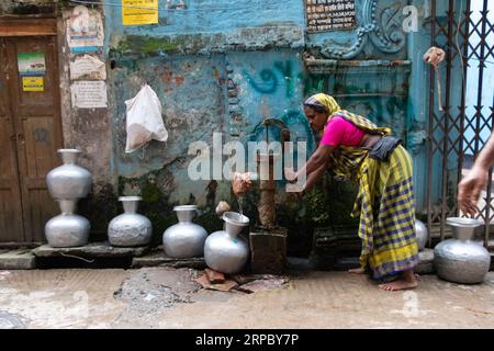 Dhaka, Dhaka, Bangladesh. 4th Sep, 2023. A woman collects drinking water from a deep tubewell on a street in Dhaka, Bangladesh. Safe drinking water is a regular crisis in the downtown areas of the city. About 80% of Dhaka city's total water demands are met through groundwater extraction with groundwater levels depleting at a rate of 2-3 meters per year, quickly exhausting this resource. Credit: ZUMA Press, Inc./Alamy Live News Stock Photo