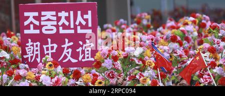 (190620) -- PYONGYANG, June 20, 2019 (Xinhua) -- People welcome General Secretary of the Central Committee of the Communist Party of China and Chinese President Xi Jinping at the Sunan International Airport in Pyongyang, capital of the Democratic People s Republic of Korea (DPRK), June 20, 2019. Xi arrived here Thursday for a state visit to the DPRK. (Xinhua/Pang Xinglei) DPRK-PYONGYANG-XI JINPING-PEOPLE-WELCOME PUBLICATIONxNOTxINxCHN Stock Photo