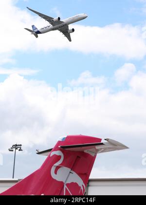 (190621) -- PARIS, June 21, 2019 (Xinhua) -- An Airbus A350-1000 performs during a flight display at the 53rd International Paris Air Show held at Le Bourget Airport near Paris, France, June 20, 2019. The International Paris Air Show kicked off here on Monday and will last to June 23, 2019. (Xinhua/Gao Jing) FRANCE-PARIS-AIR SHOW PUBLICATIONxNOTxINxCHN Stock Photo