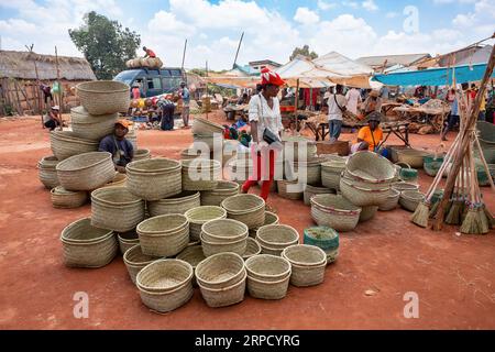 Mandoto, Madagascar - November 9th, 2022: Sale of wicker basket in street market in Mandoto city, with vendors and ordinary people shopping and social Stock Photo