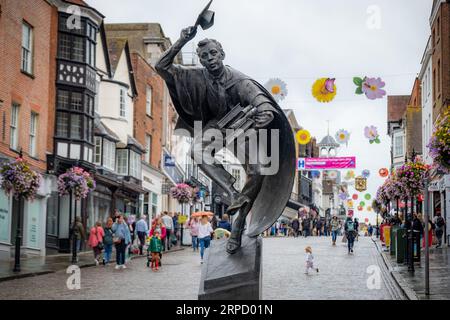 GUILDFORD, SURREY- UK- AUGUST 31, 2023: The Surrey Scholar bronze statue by Allan Sly-Guildford High Street Stock Photo