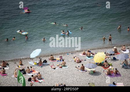 (190723) -- PARIS, July 23, 2019 -- People rest on the beach in Nice, southern France, July 22, 2019. A new heat wave returns in most parts of France this week. ) FRANCE-NICE-HEAT WAVE Syspeo.z PUBLICATIONxNOTxINxCHN Stock Photo