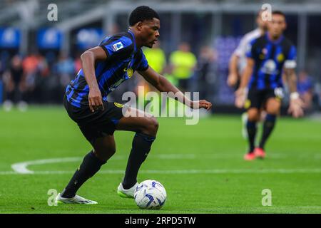 D>enzel Dumfries of Inter FC in action during the Italian Serie A ...