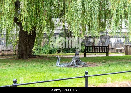 GUILDFORD, SURREY- AUGUST 31, 2023: Statue next to the River Wey in Guildford town centre Stock Photo