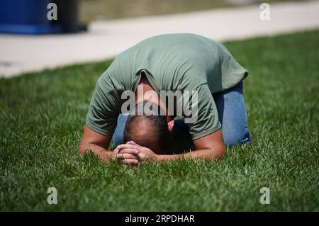 (190804) -- DAYTON (U.S.), Aug. 4, 2019 -- A man attends a prayer vigil for the victims of the mass shooting in Dayton of Ohio, the United States, on Aug. 4, 2019. Nine people were killed with 26 others injured early Sunday morning in a mass shooting near a bar in Dayton, a city in midwest U.S. state of Ohio, the authorities said. The gunman was shot dead at the scene by police. ) U.S.-OHIO-DAYTON-MASS SHOOTING-AFTERMATH LiuxJie PUBLICATIONxNOTxINxCHN Stock Photo