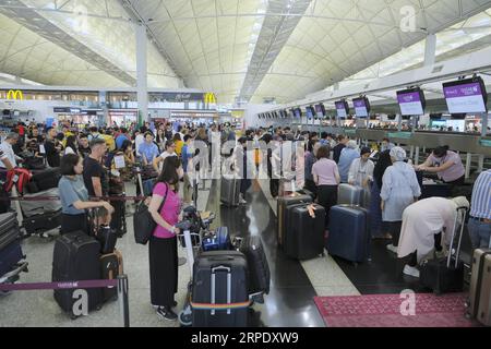 (190814) -- HONG KONG, Aug. 14, 2019 -- Passengers line up for check-in at Hong Kong International Airport in Hong Kong, south China, Aug. 14, 2019. Airport Authority Hong Kong said earlier Wednesday that it has obtained an interim injunction to restrain persons from unlawfully and willfully obstructing or interfering with the proper use of the airport. ) CHINA-HONG KONG-AIRPORT (CN) WangxShen PUBLICATIONxNOTxINxCHN Stock Photo