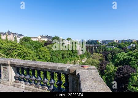 Ville-Haute Luxembourg-May 25, 2023; Stone fence on fortified walls around the city with below the Pétrusse Parks Stock Photo