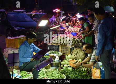 (190819) -- NEW DELHI, Aug. 19, 2019 -- People select vegetables on the sunday market in New Delhi, India, Aug. 18, 2019. Many night markets open on the weekends in New Delhi, attracting a number of customers for the fresh products at a lower price. ) INDIA-NEW DELHI-SUNDAY MARKET ZhangxNaijie PUBLICATIONxNOTxINxCHN Stock Photo