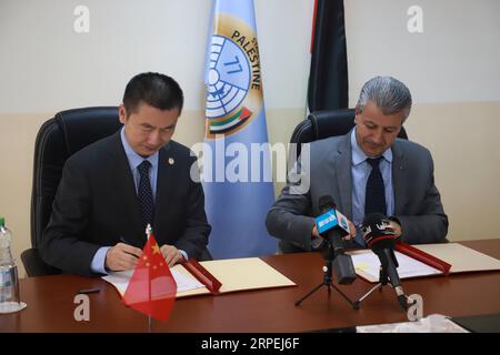 (190829) -- RAMALLAH, Aug. 29, 2019 (Xinhua) -- Guo Wei (L), Director of the Office of the People s Republic of China to the State of Palestine, and Amjad Ghanem, Secretary General of Palestinian Council of Ministers, sign a memorandum of understanding in the West Bank city of Ramallah, on Aug. 29, 2019. China on Thursday signed a memorandum of understanding with Palestine on donating 500,000 U.S. dollars to buy school bags for Palestinian children. (Str/Xinhua) MIDEAST-RAMALLAH-CHINA-DONATION-SCHOOL BAGS PUBLICATIONxNOTxINxCHN Stock Photo