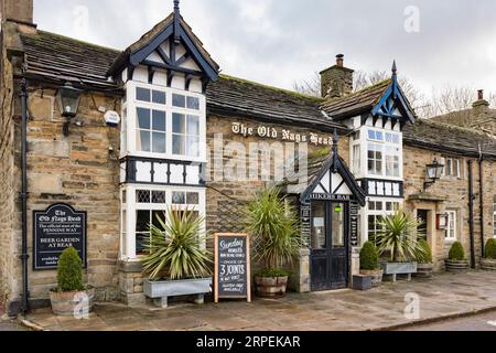 PEAK DISTRICT, UK - February 28, 2023. The Old Nags Head Pub at the start of the Pennine Way, Edale, Derbyshire, UK Stock Photo