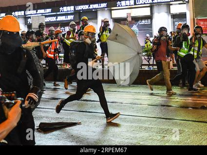 (190831) -- HONG KONG, Aug. 31, 2019 -- Rioters attack the police in Causeway Bay area of south China s Hong Kong, Aug. 31, 2019. CHINA-HONG KONG-PROTEST-VIOLENCE-POLICE (CN) LiuxDawei PUBLICATIONxNOTxINxCHN Stock Photo