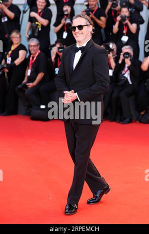Filmfestspiele in Venedig - Joker Premiere (190901) -- VENICE, Sept. 1, 2019 -- Actor Joaquin Phoenix poses on the red carpet for the premiere of the film Joker during the 76th Venice International Film Festival in Venice, Italy, Aug. 31, 2019. ) ITALY-VENICE-FILM FESTIVAL-JOKER-PREMIERE ZhangxCheng PUBLICATIONxNOTxINxCHN Stock Photo