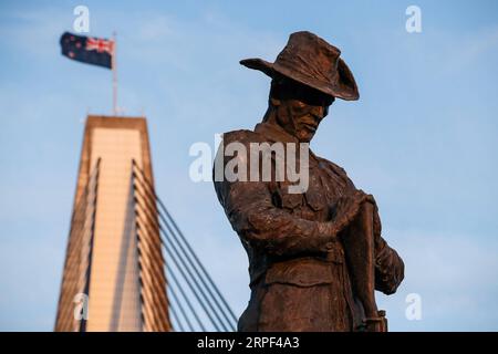 (190912) -- SYDNEY, Sept. 12, 2019 -- Photo taken on Sept. 10, 2019 shows a statue of Australian soldier near the Anzac Bridge in Sydney, Australia. The Anzac Bridge is located in Sydney Harbour. The original name of the bridge is Glebe Island Bridge . In 1998, Australia s New South Wales government renamed the bridge as the Anzac (abbreviation of The Australian and New Zealand Army Corps) Bridge as a memorial to Australian and New Zealand soldiers who died in the Gallipoli Battle. ) AUSTRALIA-SYDNEY-ANZAC BRIDGE BaixXuefei PUBLICATIONxNOTxINxCHN Stock Photo