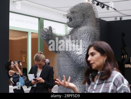 (190913) -- PARIS, Sept. 13, 2019 -- People visit an exhibition preview of the La Biennale Paris 2019 at the Grand Palais in Paris, France, Sept. 12, 2019. The 31st edition of La Biennale Paris kicked off on Friday at the Grand Palais in Paris. This year s exhibition attracted over 70 exhibitors showing their pieces of antique furniture, jewelry, paintings, clocks, watches, etc. ) FRANCE-PARIS-LA BIENNALE PARIS GaoxJing PUBLICATIONxNOTxINxCHN Stock Photo