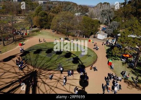 (190914) -- CANBERRA, Sept. 14, 2019 -- People visit Floriade, an annual flower and entertainment festival, at the Commonwealth Park in Canberra, Australia, Sept. 14, 2019. The festival opens from Sept. 14 to Oct. 13 in Canberra. (Photo by /Xinhua) AUSTRALIA-CANBERRA-FLORIADE ChuxChen PUBLICATIONxNOTxINxCHN Stock Photo