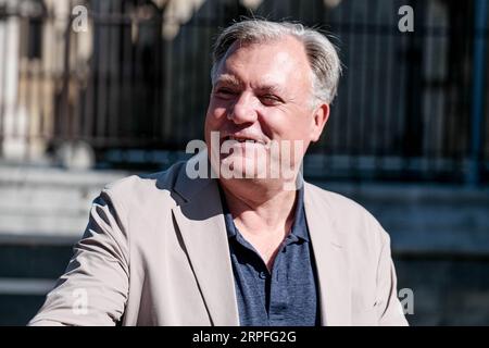 Houses of Parliament, London, UK. 4th Sept 2023. Former Chancellor of the Exchequer, George Osborne, ‘fakes’, leaving the Houses of Parliament having just cleared his desk, with former Shadow Chancellor, Ed Balls in support. Credit Mark Lear / Alamy Live News Stock Photo