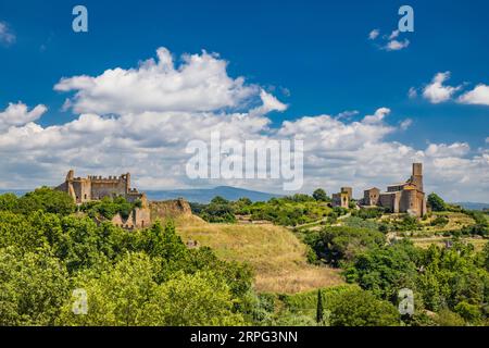 A view of the hills around the medieval village of Tuscania (city of the Etruscans), in the province of Viterbo, Lazio. The remains of the Rivellino C Stock Photo