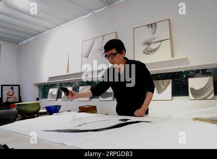 191012 -- SHANGHAI, Oct. 12, 2019 -- Wang Xuyuan, chief director of Han Shu Art Center in Shanghai Normal University, creates at the art center in east China s Shanghai, Oct. 11, 2019. Wang Xuyuan s works featuring various art forms including Chinese ink painting skills combine the beauty of polar landscape with a concept of the spirit of human exploration.  CHINA-SHANGHAI-POLAR-ART CN ZhangxJiansong PUBLICATIONxNOTxINxCHN Stock Photo