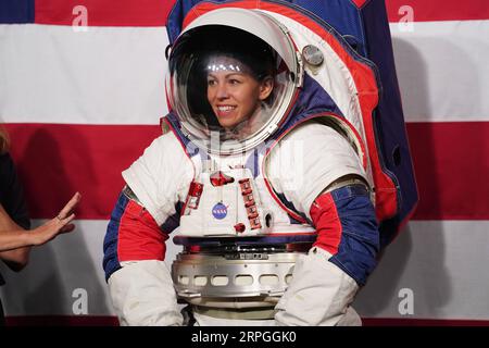 191015 -- WASHINGTON, Oct. 15, 2019 -- Advanced Space Suit Engineer Kristine Davis displays the Exploration Extravehicular Mobility Unit xEMU spacesuit at NASA headquarters in Washington D.C., the United States, on Oct. 15, 2019. The U.S. space agency NASA unveiled on Tuesday the next-generation spacesuits to be used in its Artemis program that will send the first woman and next man to the Lunar South Pole by 2024.  U.S.-WASHINGTON D.C.-NASA-NEW SPACESUITS-LUNAR LANDING LiuxJie PUBLICATIONxNOTxINxCHN Stock Photo