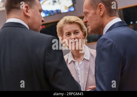 191018 -- BRUSSELS, Oct. 18, 2019 -- President-elect of the European Commission Ursula von der Leyen C, European Council President Donald Tusk R and Estonian Prime Minister Juri Ratas talk at a round table meeting at the second day of the EU summit in Brussels, Belgium, Oct. 18, 2019. Photo by /Xinhua BELGIUM-BRUSSELS-EU-SUMMIT RICCARDOxPAREGGIANI PUBLICATIONxNOTxINxCHN Stock Photo