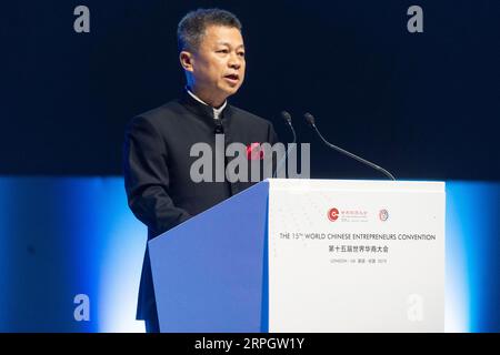 191022 -- LONDON, Oct. 22, 2019 Xinhua -- Jimmy Zhang, leader of UK Chinese Business Association, delivers a speech at the 15th World Chinese Entrepreneurs Convention WCEC in London, Britain, Oct. 22, 2019. With technological innovations in AI and 5G transforming the world around us, China and Britain can explore closely how to apply these technologies in education and healthcare, Prince Andrew, the Duke of York, said on Tuesday. Photo by Ray Tang/Xinhua BRITAIN-LONDON-CHINESE ENTREPRENEURS-WCEC PUBLICATIONxNOTxINxCHN Stock Photo