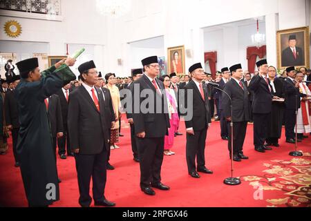 Indonesian President Joko Widodo, second right, and his wife Iriana ...