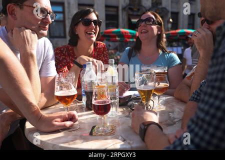 191024 -- BRUSSELS, Oct. 24, 2019 -- File photo taken on Sept. 9, 2018 shows beer lovers enjoying beer during a Beer Weekend activity in Brussels, Belgium. With various, creative brewing skills, the Belgian beer has become one of the most attracting drinks for Belgium.  BELGIUM-BRUSSELS-BEER ZhengxHuansong PUBLICATIONxNOTxINxCHN Stock Photo