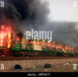 191031 -- RAHIM YAR KHAN, Oct. 31, 2019 -- Photo taken with a mobile phone shows fire raging from the compartments of a passenger train in Rahim Yar Khan district of Pakistan s east Punjab province, Oct. 31. 2019. At least 10 people were killed and 16 others injured when a passenger train caught fire in Rahim Yar Khan district of Pakistan s east Punjab province on Thursday, local media and officials said. Str/Xinhua PAKISTAN-RAHIM YAR KHAN-TRAIN-FIRE Stringer PUBLICATIONxNOTxINxCHN Stock Photo