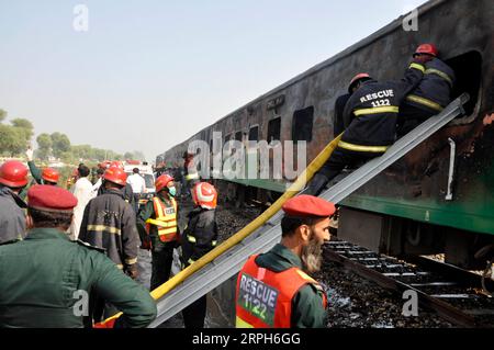 191031 -- RAHIM YAR KHAN, Oct. 31, 2019 -- Photo taken with mobile phone shows rescuers working after a passenger train caught fire in Rahim Yar Khan district of Pakistan s east Punjab province on Oct. 31, 2019. At least 65 people were killed and 14 others injured after a passenger train caught fire in Rahim Yar Khan district of Pakistan s east Punjab province on Thursday, a rescue official and local reports said. The death toll is feared to rise as rescue work continues to recover more bodies from the compartments gutted in the fire, Baqir Hussain, district emergency officer of state-owned Re Stock Photo