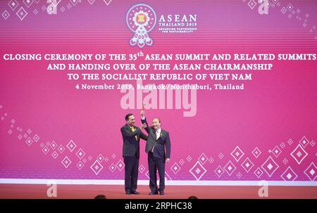 191104 -- BANGKOK, Nov. 4, 2019 -- Thai Prime Minister Prayut Chan-o-cha L hands over the chairmanship of the Association of Southeast Asian Nations ASEAN to Vietnamese Prime Minister Nguyen Xuan Phuc at the closing ceremony of the 35th ASEAN Summit and the related summits in Bangkok, Thailand, Nov. 4, 2019. Rachen Sageamsak THAILAND-BANGKOK-ASEAN SUMMIT-RELATED SUMMITS-CONCLUSION ZhangxKeren PUBLICATIONxNOTxINxCHN Stock Photo