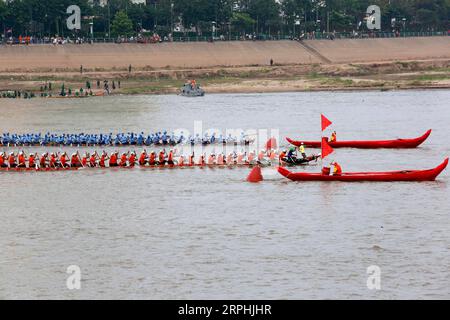 191110 -- PHNOM PENH, Nov. 10, 2019 Xinhua -- Participants race their boats in the Tonle Sap river during the Water Festival in Phnom Penh, Cambodia, Nov. 10, 2019. Tens of thousands of spectators flocked to the riverside here on Sunday for an 838-year-old boat racing tradition, which is held to celebrate the annual Water Festival. TO GO WITH Feature: Tens of thousands cheer for centuries-old boat race in Cambodian capital Photo by Sovannara/Xinhua CAMBODIA-PHNOM PENH-WATER FESTIVAL-CELEBRATION PUBLICATIONxNOTxINxCHN Stock Photo