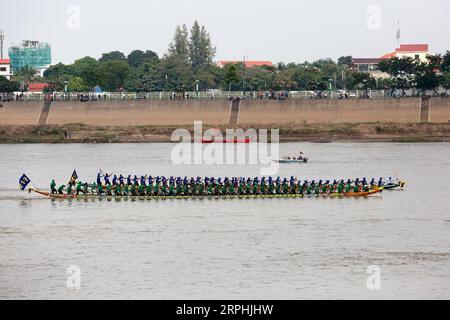 191110 -- PHNOM PENH, Nov. 10, 2019 Xinhua -- Participants race their boats in the Tonle Sap river during the Water Festival in Phnom Penh, Cambodia, Nov. 10, 2019. Tens of thousands of spectators flocked to the riverside here on Sunday for an 838-year-old boat racing tradition, which is held to celebrate the annual Water Festival. TO GO WITH Feature: Tens of thousands cheer for centuries-old boat race in Cambodian capital Photo by Sovannara/Xinhua CAMBODIA-PHNOM PENH-WATER FESTIVAL-CELEBRATION PUBLICATIONxNOTxINxCHN Stock Photo