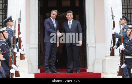 191111 -- ATHENS, Nov. 11, 2019 -- Chinese President Xi Jinping meets with Greek Prime Minister Kyriakos Mitsotakis in Athens, Greece, Nov. 11, 2019.  GREECE-ATHENS-XI JINPING-GREEK PM-TALKS YaoxDawei PUBLICATIONxNOTxINxCHN Stock Photo