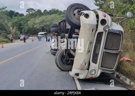 191222 -- ZACAPA, Dec. 22, 2019 -- This image taken with a mobile device shows the collision site of a bus and a tractor-trailer in Zacapa department, northeastern Guatemala, Dec. 21, 2019. At least 21 people have died after a bus collided with a tractor-trailer on Saturday in the northeastern department of Zacapa, Guatemala, the nation s Public Miniy announced. /Xinhua GUATEMALA-ZACAPA-ACCIDENT-BUS STR PUBLICATIONxNOTxINxCHN Stock Photo