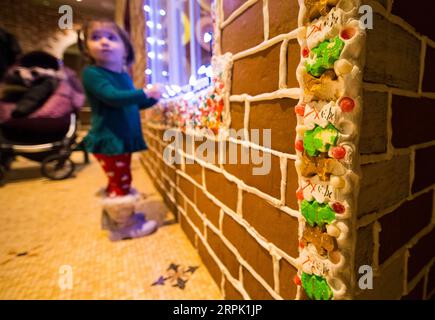 191225 -- TORONTO, Dec. 25, 2019 -- A little girl stands outside a life-size gingerbread house at the Fairmont Royal York Hotel in Toronto, Canada, Dec. 24, 2019. Standing more than 24 feet high and 6 feet deep with 500 pounds of delicious royal icing, the two-storey gingerbread house opens to the public during the holiday season. Photo by /Xinhua CANADA-TORONTO-CHRISTMAS DECORATION-LIFE-SIZE GINGERBREAD HOUSE ZouxZheng PUBLICATIONxNOTxINxCHN Stock Photo