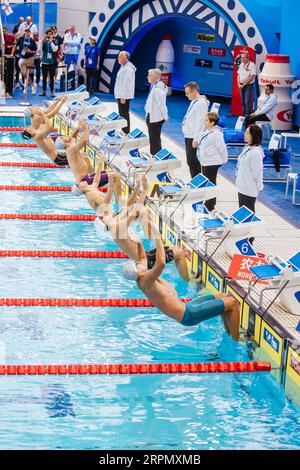 MELBOURNE, AUSTRALIA, DECEMBER 13: Athletes competing in heats on day one of the 2022 FINA World Short Course Swimming Championships at Melbourne Stock Photo