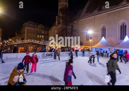 Christmas shingle market in the old town of Goerlitz. Ice rink on the Obermarkt Stock Photo