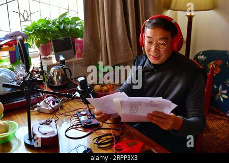 (200310) -- TAIYUAN, March 10, 2020 (Xinhua) -- Wu Lingyun (1st L) and ...