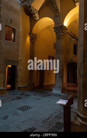 The interior of the courtyard with a stone and wood staircase and tall rampant arches, leading up to the four upper floors at the Palazzo Davanzati, t Stock Photo