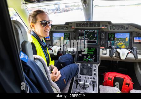 The pilot Petra on Svenskt Ambulansflyg (KSA), Örebro airport, Örebro, Sweden Kommunalförbundet Svenskt Ambulansflyg (KSA) is a national organization formed, mutually owned and financed by all 21 regions in Sweden. The operation coordinates and carries out ambulance transport by aircraft with readiness at three emergency bases, 24 hours a day, all year round. Stock Photo