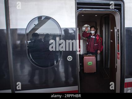 200318 -- WUHAN, March 18, 2020 -- A medical worker from southwest China s Guizhou Province bids farewell on the high-speed train in Wuhan, central China s Hubei Province, March 17, 2020. Medical assistance teams started leaving Hubei Province early on Tuesday as the epidemic outbreak in the hard-hit province has been subdued.  CHINA-WUHAN-MEDICS-DEPARTURE-FAREWELL CN XiaoxYijiu PUBLICATIONxNOTxINxCHN Stock Photo